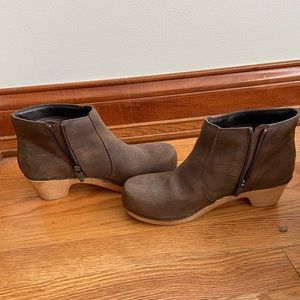 Dansko Maria boots, lightly used. Size 38/7.5-8. Color brown milled nubuk